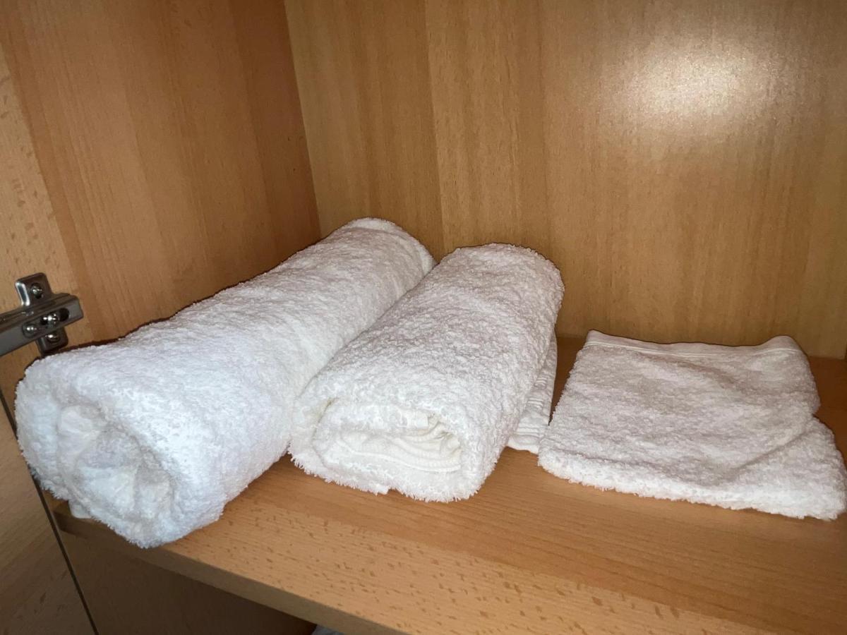Zimmer Fuer Monteure, Handwerker Oder Reisende Essen Kültér fotó