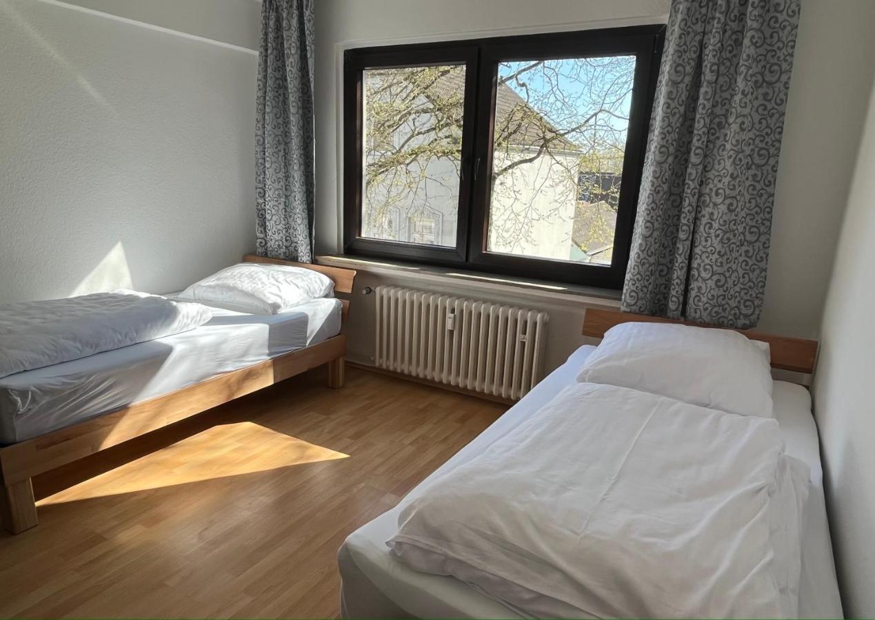 Zimmer Fuer Monteure, Handwerker Oder Reisende Essen Kültér fotó