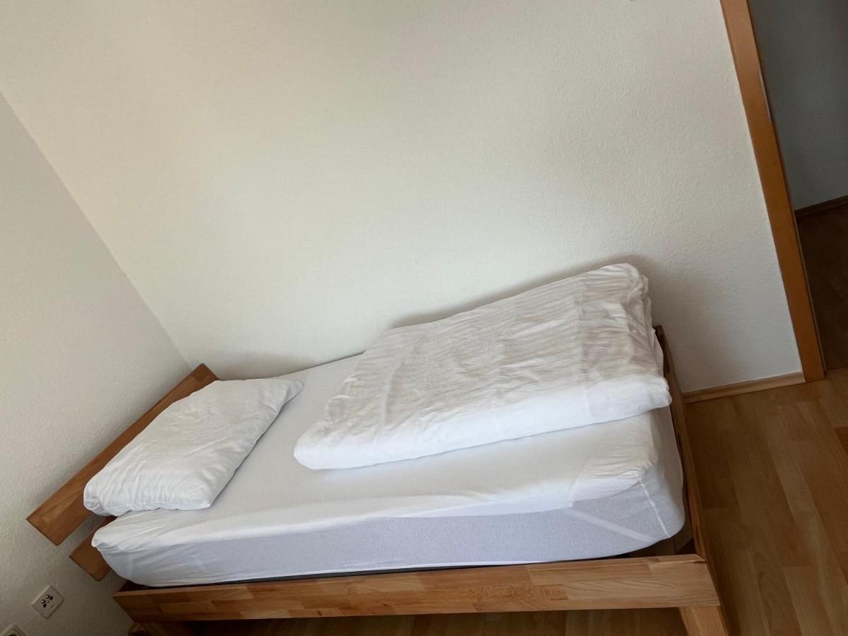 Zimmer Fuer Monteure, Handwerker Oder Reisende Essen Kültér fotó