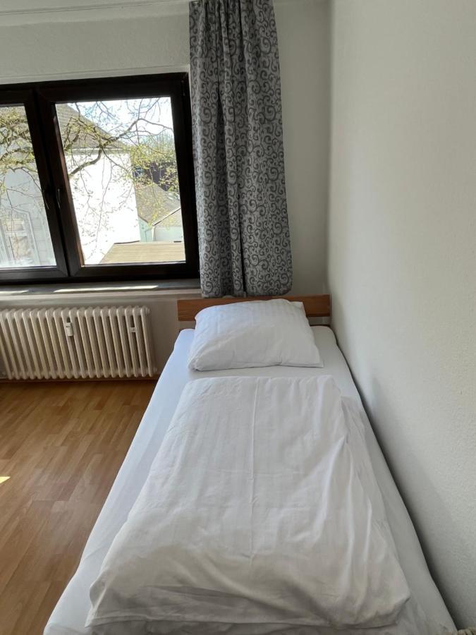 Zimmer Fuer Monteure, Handwerker Oder Reisende Essen Kültér fotó
